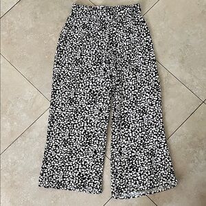 Black and White Flowy Wide Leg Patterned Pants Petite Size Small